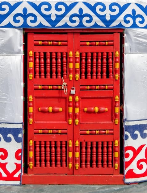A close-up shot of the gate of the Palace of the Qin Dynasty at Hengdian World Studios. The gate should be ornate and imposing, with intricate details and vibrant colors. Several tourists are visible in the background, taking pictures of the gate.