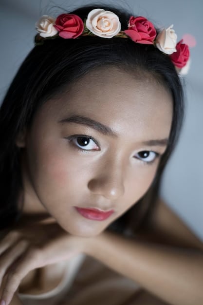 Close-up shot of a modern Chinese drama actress wearing natural makeup: dewy skin, slightly tinted lips, defined but natural eyebrows, and minimal eyeshadow. Focus is on the subtlety and realism of the makeup application.